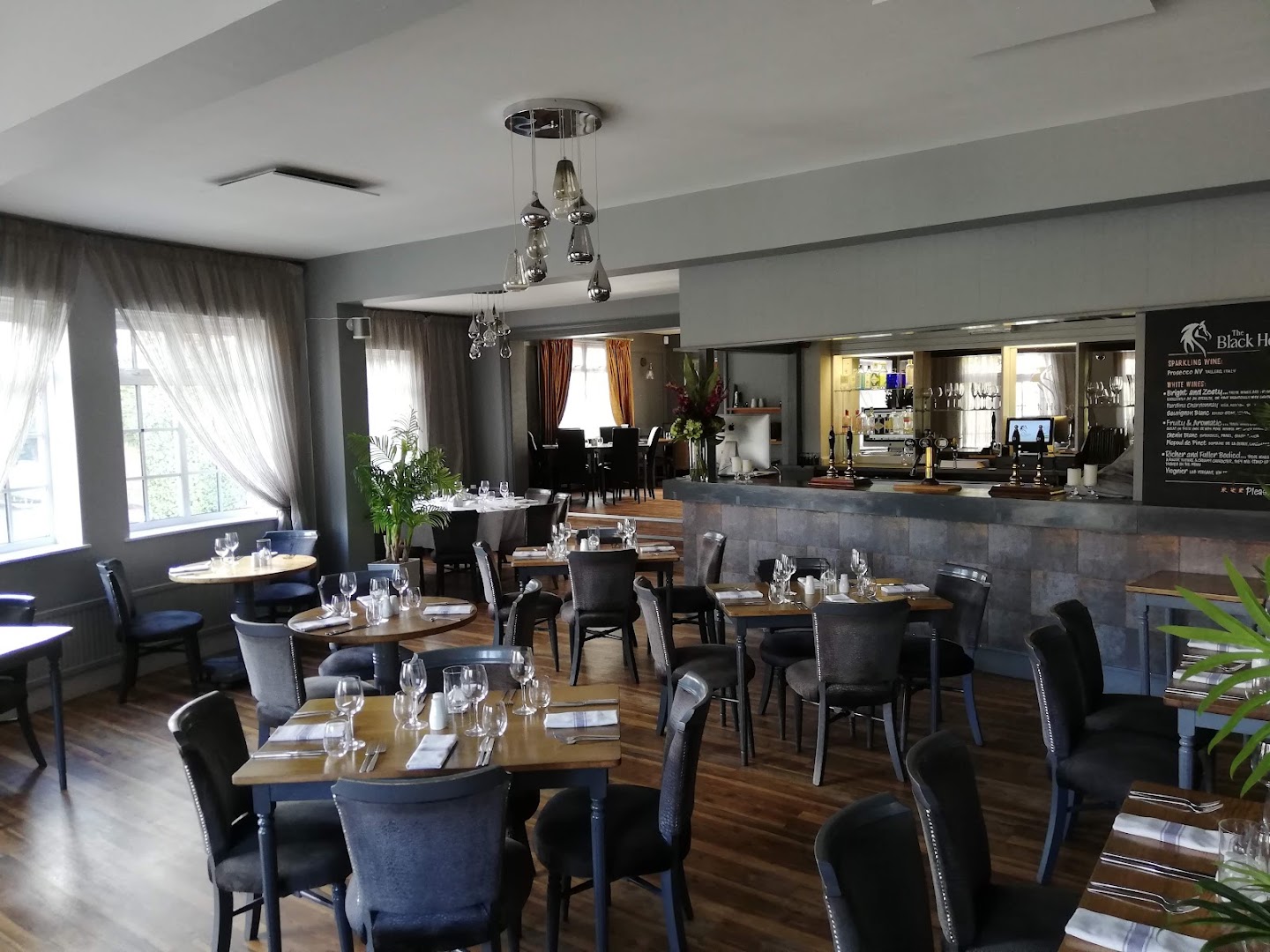 The Black Horse · Photos 3
